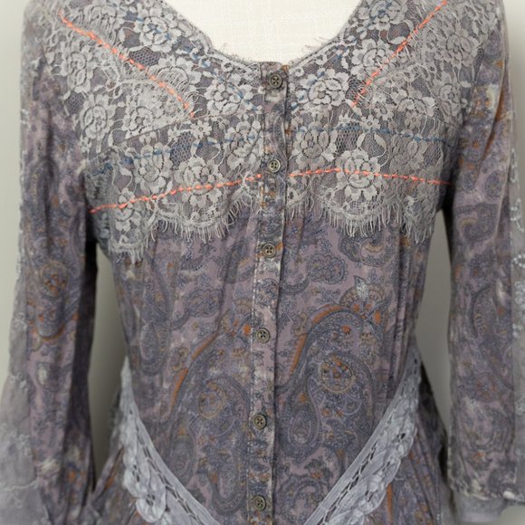 Gimmicks by BKE High Mesh Lace Boho Bell Blouse Top, Women's Sz S Gray/Purple - Picture 5 of 7